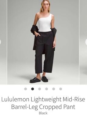 Lululemon Women's Black Barrel Leg Pants Side Zip Pockets - Size 4 Crop EUC